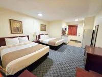 Canadian Motor Inn - parking