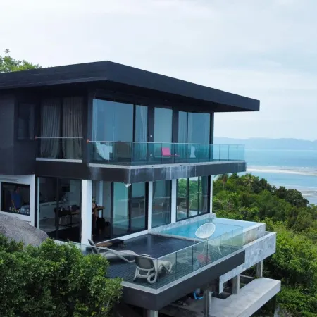 Sis and Sea Villa