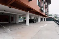 CLAY UDONTHANI - Parkplatz