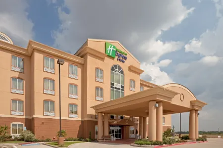 Holiday Inn Express & Suites Terrell Отели в г. Террелл