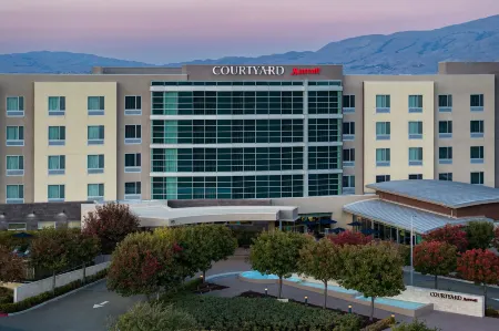 Courtyard by Marriott San Jose North/Silicon Valley Отели рядом с достопримечательностью «Сиско»