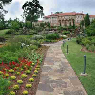 Courtyard Tulsa Downtown Hotel Exterior