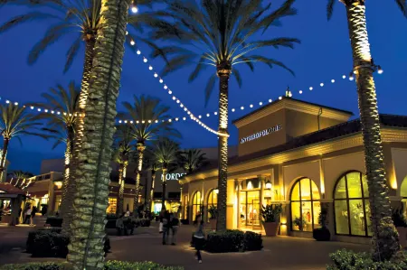 Marriott Irvine Spectrum Отели рядом с достопримечательностью «Университет Калифорния, Ирвайн Дивижен оф Контининг Эдьюкейшен»