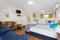 Glenmore Tavern Hotels in The Caves