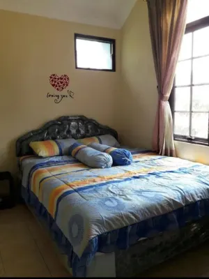 Villa Kota Bunga NA2 Puncak Hotel dekat Kampung kurma tanjung sari