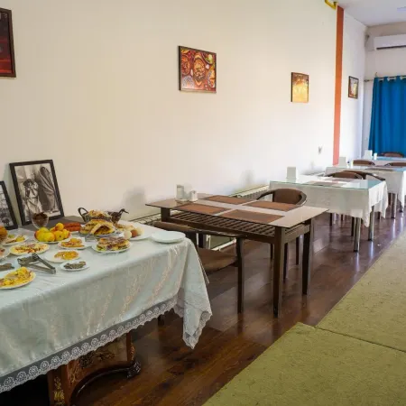 Chinor Garden Hotel - Free Airport Pick-up and Drop-Off