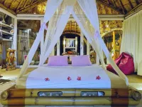 Coconut Garden Beach Resort - parkir