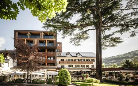 Hotel Löwenhof Отели в г. Rasa