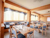 Alpine Mugon Hotel Hotels near Palon