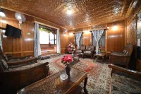 Goona Palace Houseboats