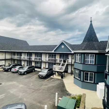 Falls Lodge & Suites