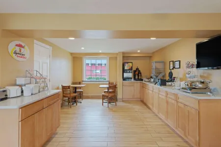 Super 8 by Wyndham Sturbridge Отели в г. Вустер Каунти