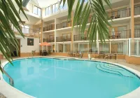 Quality Inn Oceanfront - piscina