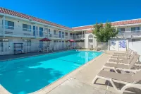 Motel 6 Redding, CA - South - piscine