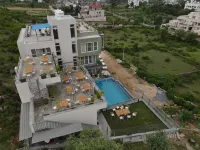 Suramya-A Luxury Boutique Hotel - インフィニティプール