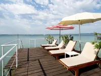 Hotel Serenella Hotels near البلدة القديمة