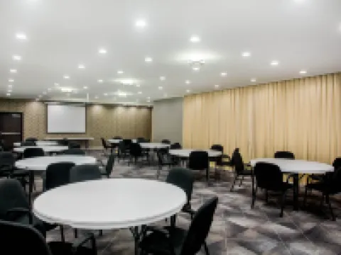 La Quinta Inn & Suites by Wyndham Pittsburg Hotels in Pittsburg
