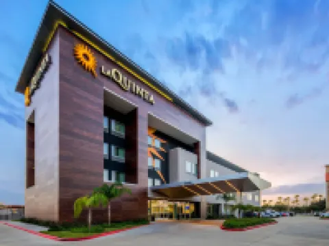La Quinta Inn & Suites by Wyndham McAllen Convention Center Hotels in Mcallen