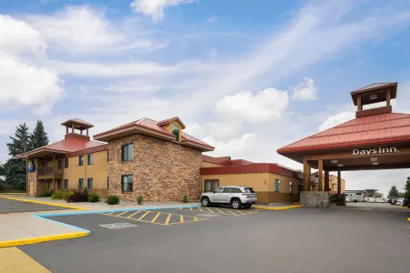 Days Inn & Suites by Wyndham Bozeman