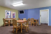 Days Inn by Wyndham Kingman West
