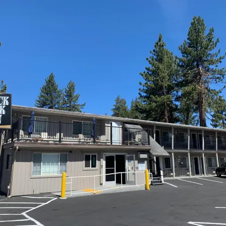 Black Jack Inn Отели рядом с достопримечательностью «Небесный лыжный курорт»