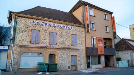 Hôtel des Docks Отели в г. Дигуэн