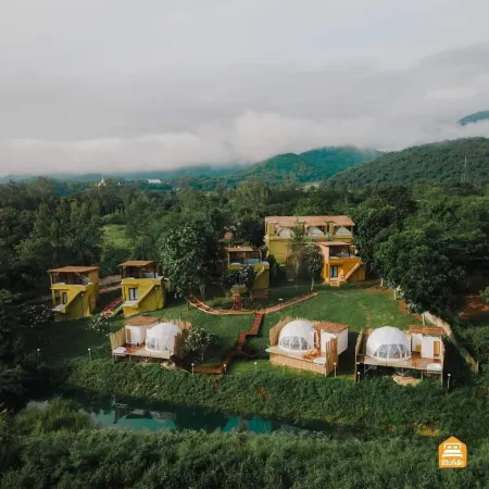 Mondara Villa and Glamping Отели рядом с достопримечательностью «Samnaksong Sitthithamrangsri»