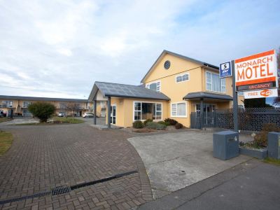 Monarch Motel