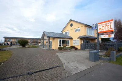 Monarch Motel Hotels near Queens Park