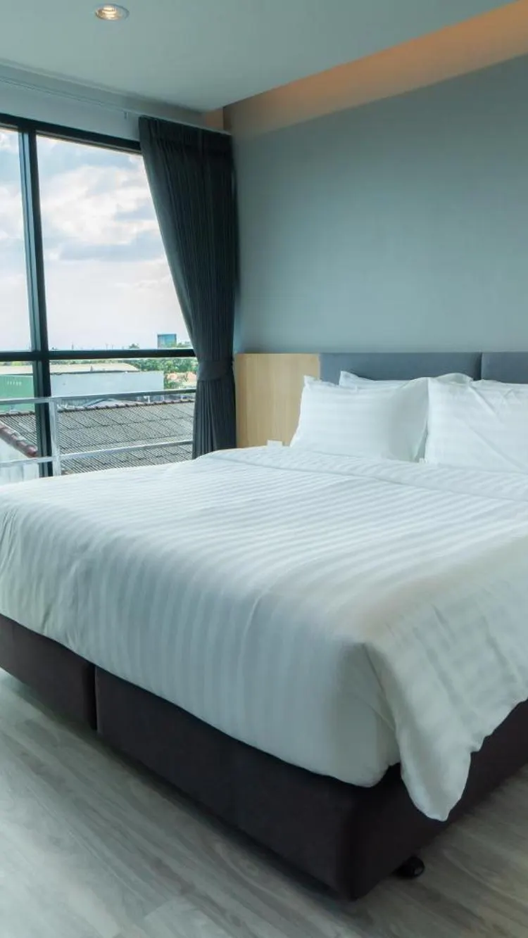 ห้องดีลักซ์ เตียงใหญ่ 1 เตียง