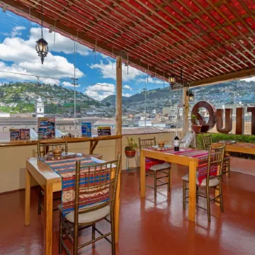 Friends Hotel & Rooftop - Historic Center & Museums