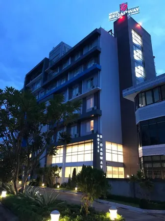 Hotel Broadway Yangon Отели в г. Insein