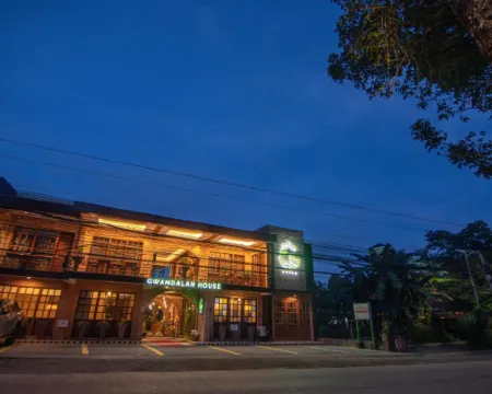 กวานดาลันเฮาส์ โรงแรมในดีโปโลก