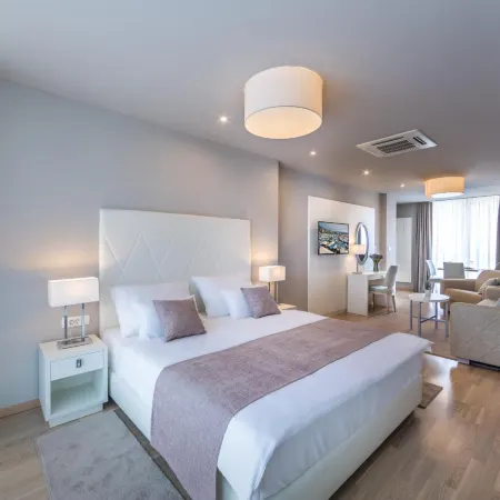 Apartments & Rooms Preelook