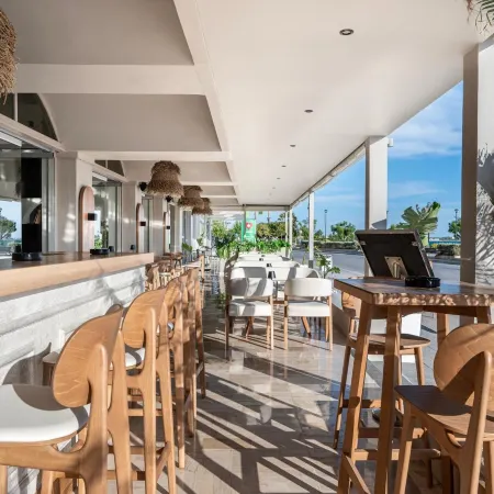 Zephyros Hotel