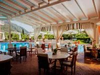 G George Hotels in Ellomeno