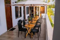 Hanifaru Beach Inn - parking