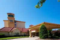 La Quinta Inn & Suites by Wyndham Greensboro NC Hotels in Greensboro