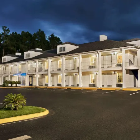 Baymont by Wyndham Kingsland Отели в г. Кингсленд