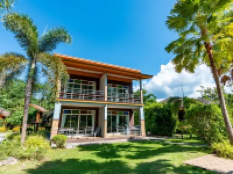 เขาสก เรนฟอเรส รีสอร์ท โรงแรมในอำเภอ พนม