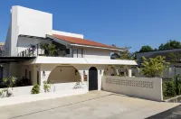 Kontor Villa - 2 mins TC | Private Bathtub | Pool Zoo Teruntum 주변 호텔