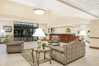 Wingate by Wyndham Lafayette Airport - parking