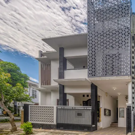 Shini Guest House