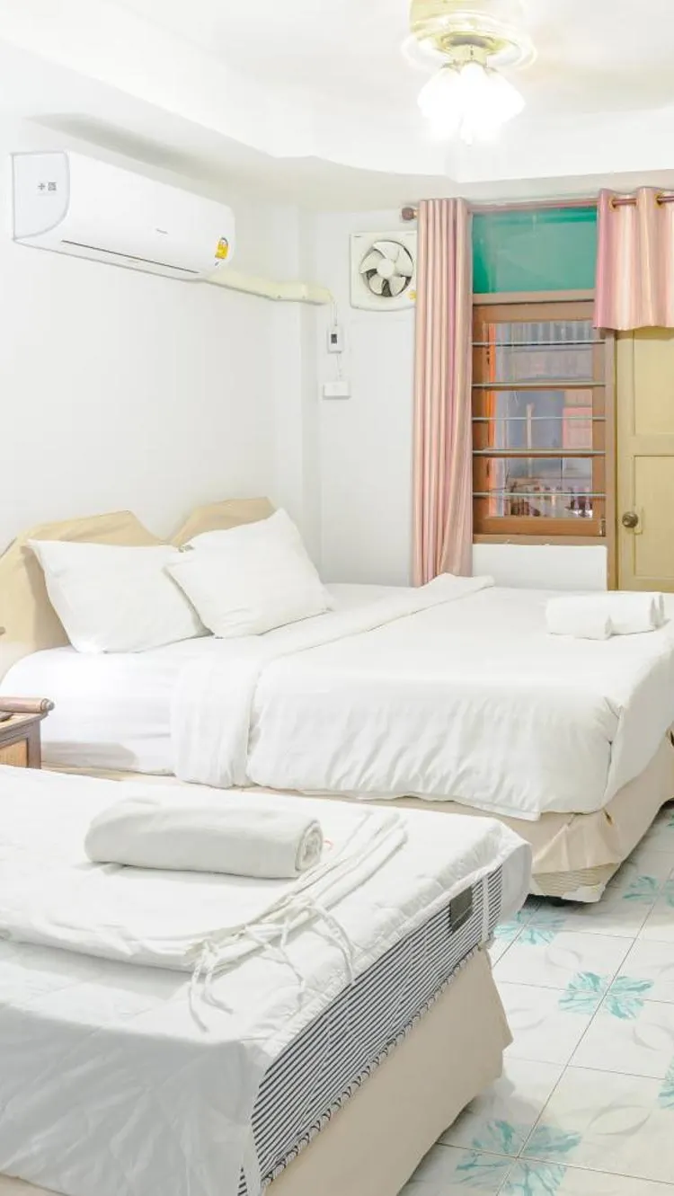ห้องพักสำหรับสามท่านพร้อมระเบียง