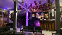 Blue Whale Resort & Kite Surfing - bar