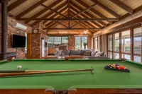The Cottage-Gather the Crew or the Family and Prepare for Fun Times and Relaxation. Making Memories - 停車場