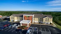 Holiday Inn Express & Suites CROSSVILLE by IHG Hotels in Crossville