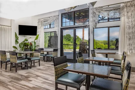 Days Inn by Wyndham Waynesville NC Отели в г. Пиджен