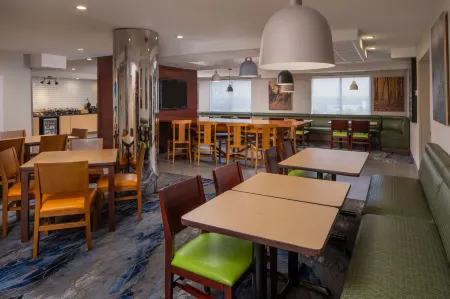 Fairfield Inn & Suites Fort Myers Cape Coral Отели в г. Форт Майерс