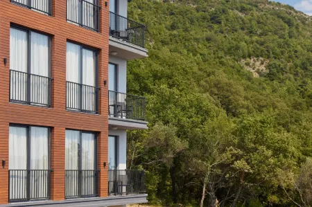 Bayview Hills Luxury Residences